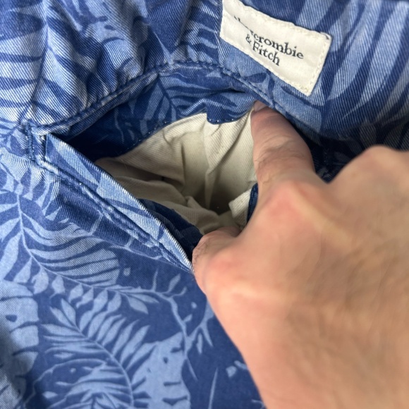 Men's Abercombie & Fitch blue tropical floral drawstring 3 pocket shorts - Picture 5 of 8